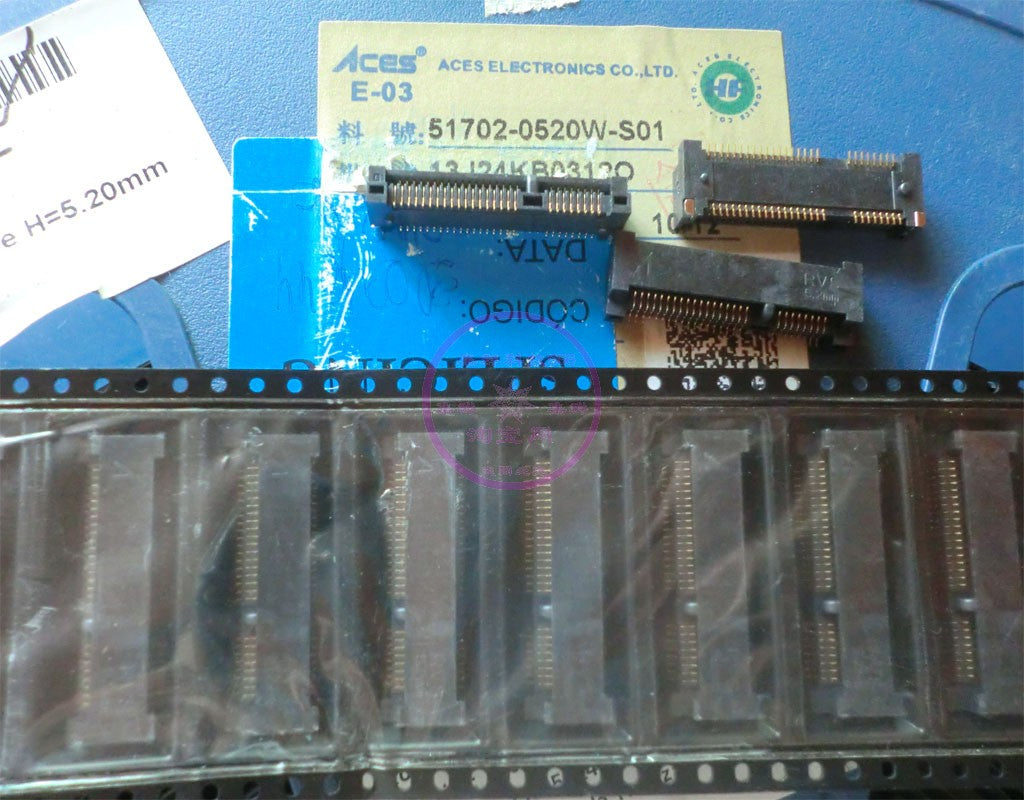 ACES 51702-0520W-S01	connector